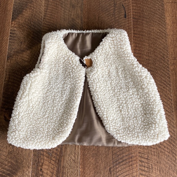 Sherpa Vest - Picture 1 of 5
